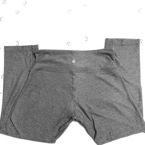 Lululemon leggings. Capri length. EUC! Size 6